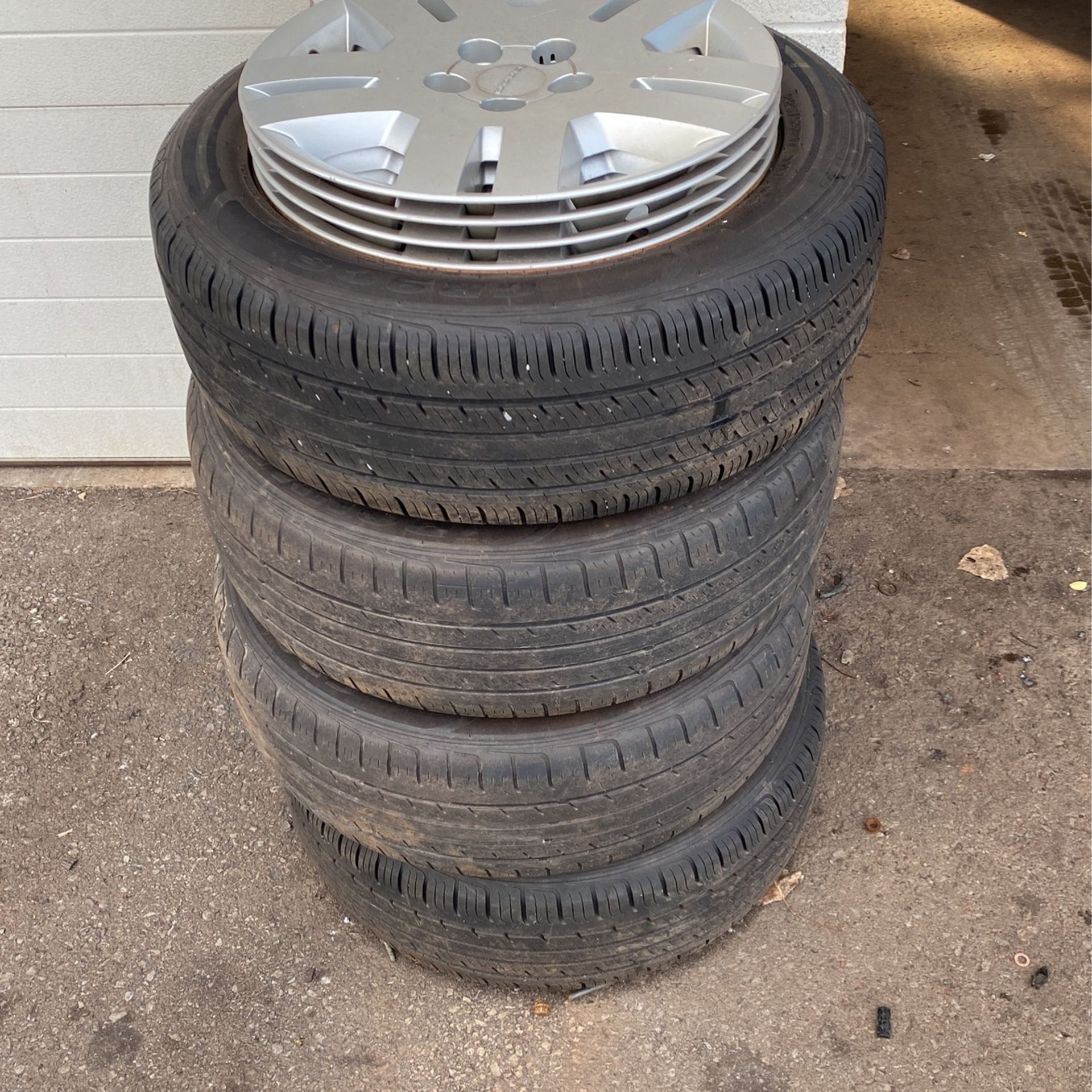 225/55/17 Tires With 4 Steel Rims And 4 Hub Caps