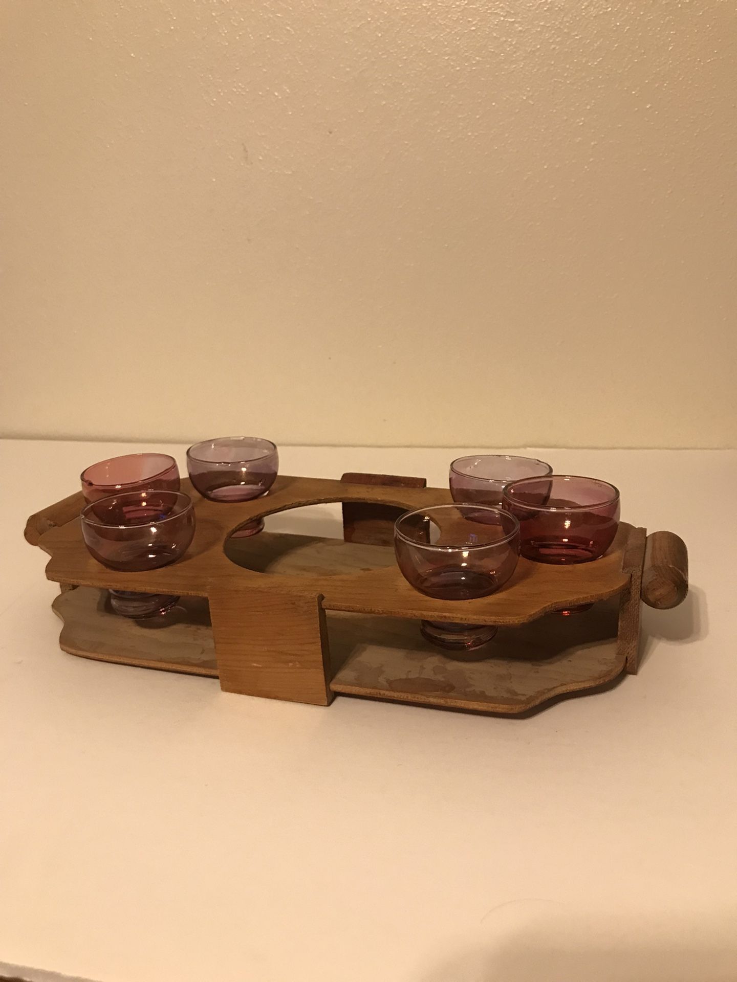 Vintage Tiki Style Drink Serving Tray w/ 6 Shot Glasses & Central Bottle Spot