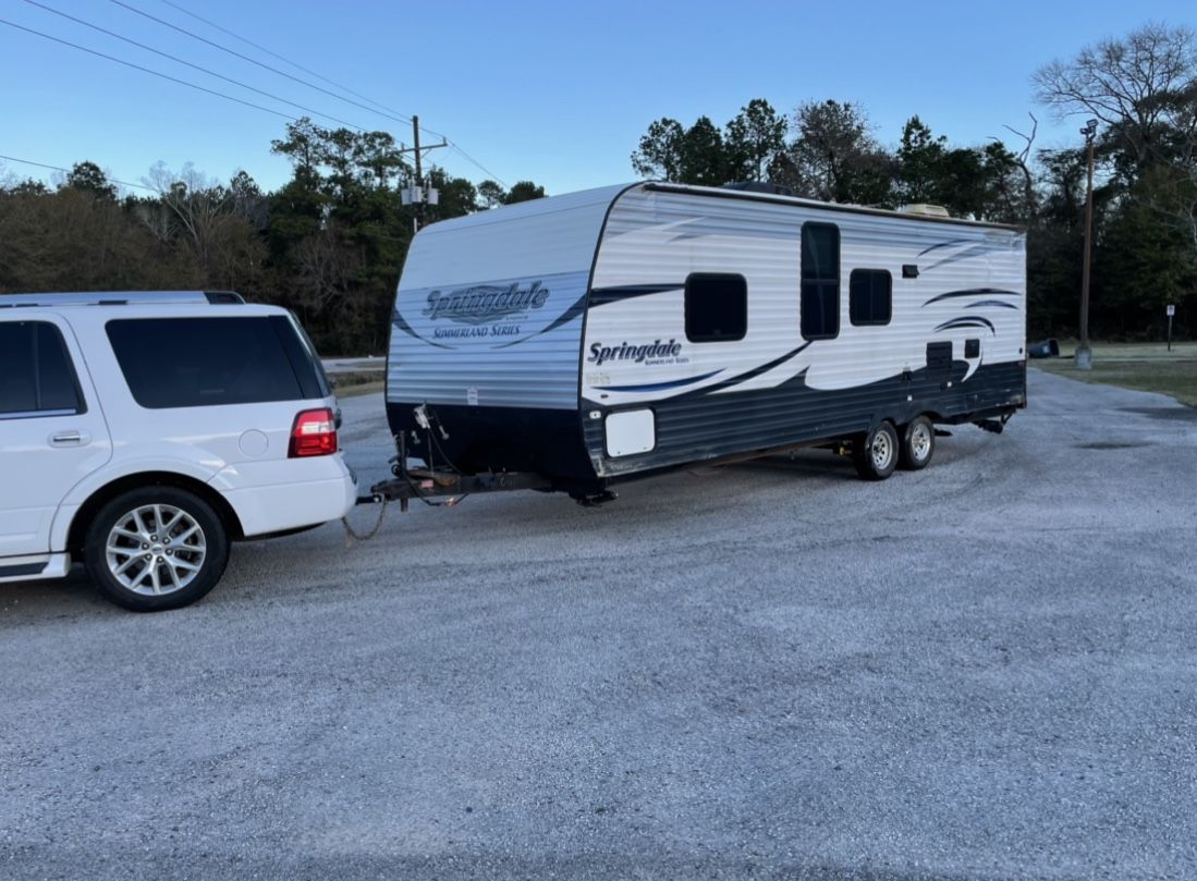 RV Summer land 2016 Good Condition Sleep 5 +, Full Kitchen Bathroom And Bedrooms