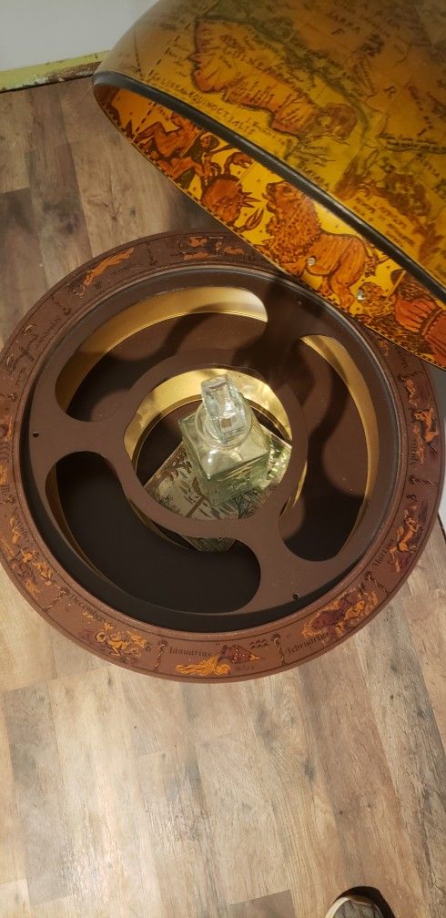 Globe Bar/Decanter Case