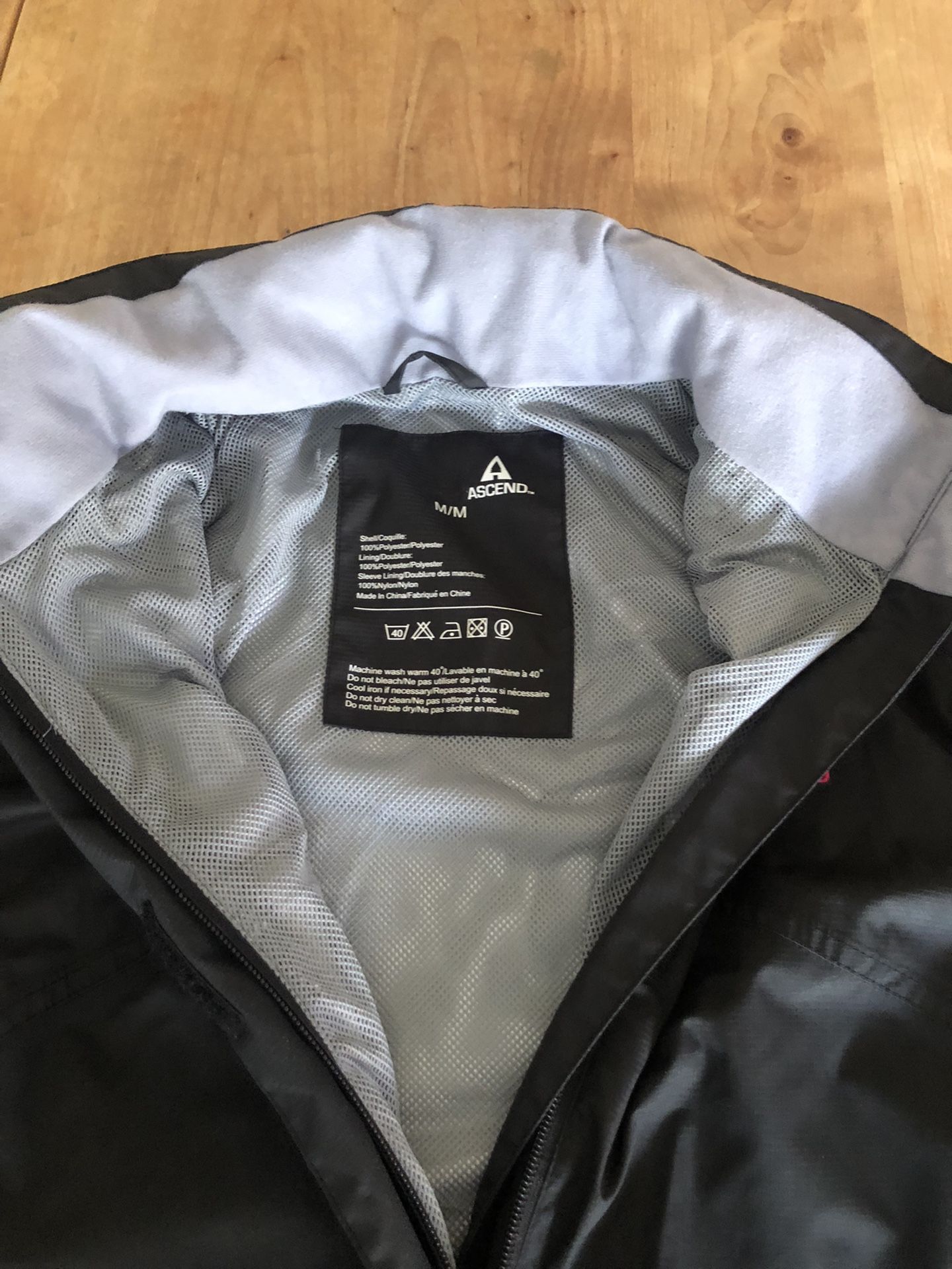 Ascend Waterproof Jacket Men's Meduim Like New!!