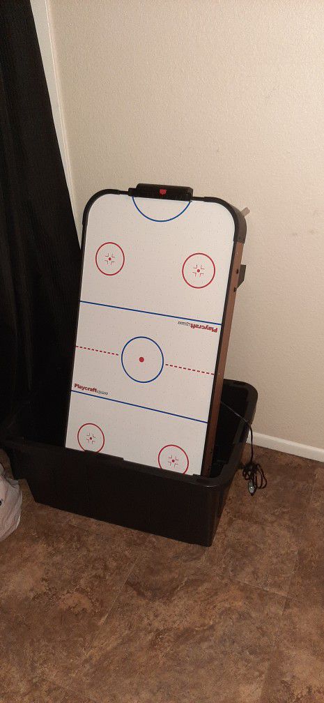 Free Air Hockey Table (Puck Is Missing)