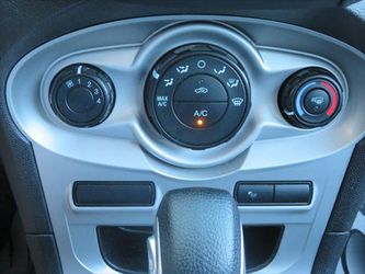 2015 Ford Fiesta Thumbnail