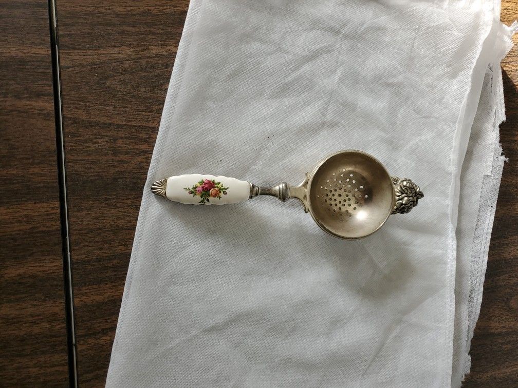 Royal Doulton Old Country Rose Tea Strainer