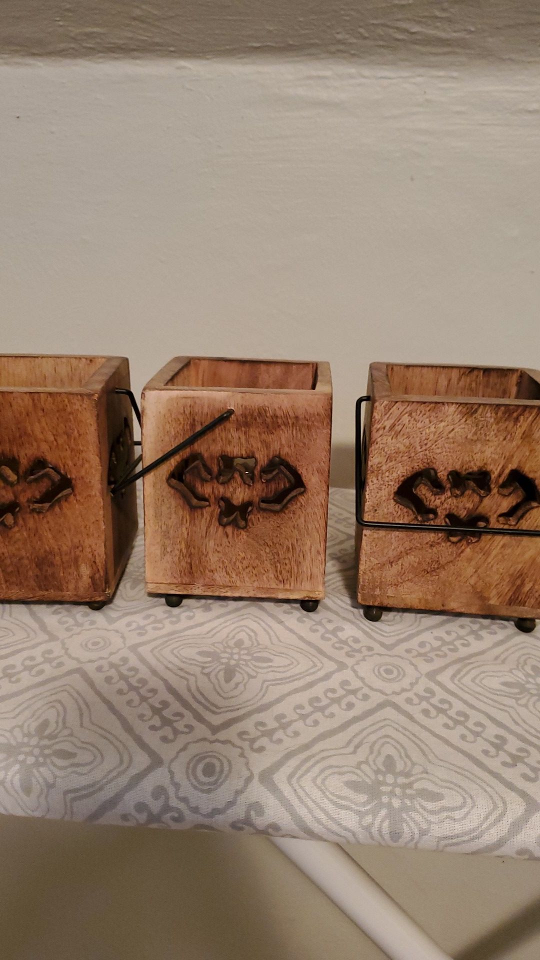 Cadle holders