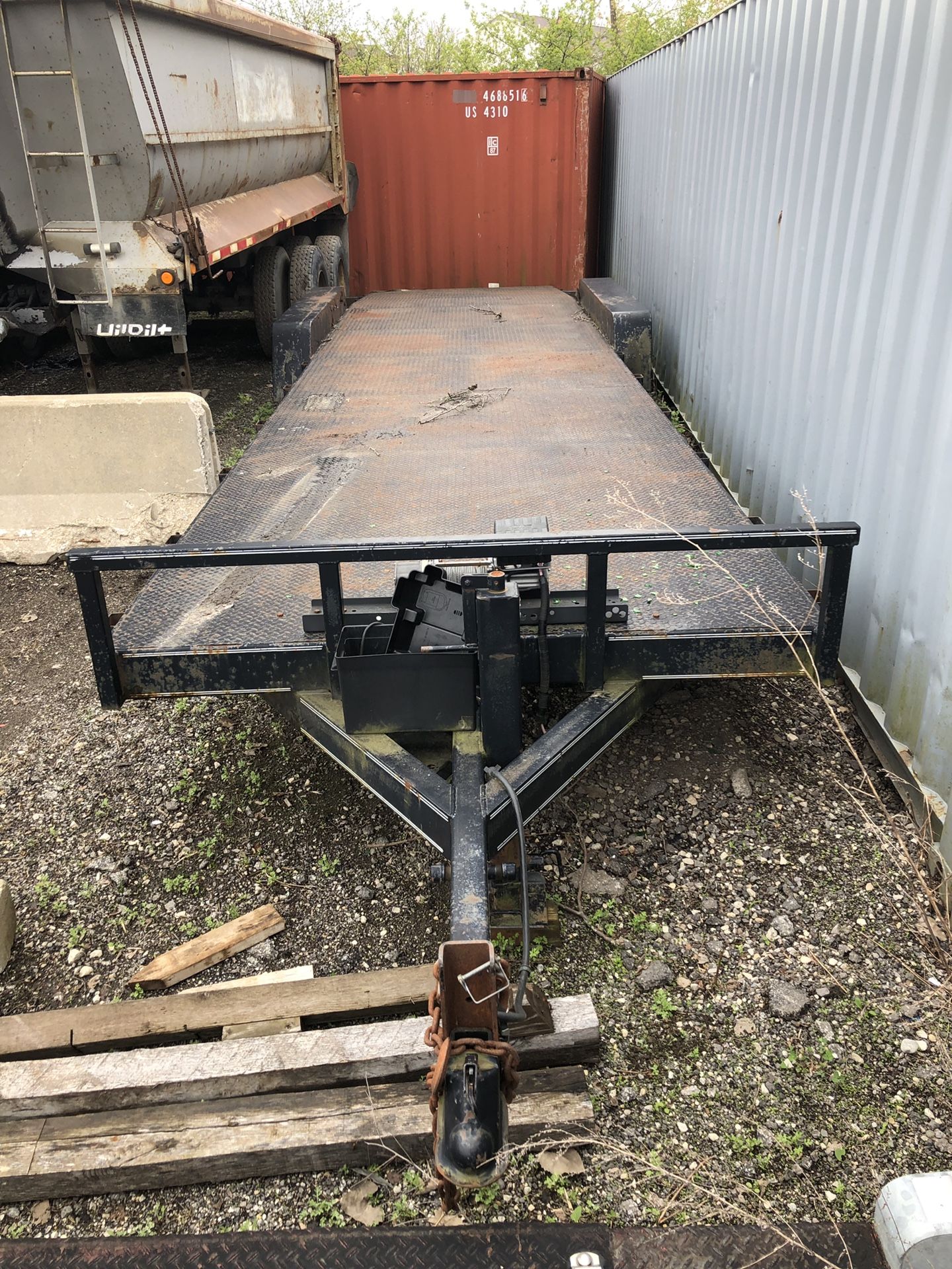 Double car hauling trailer