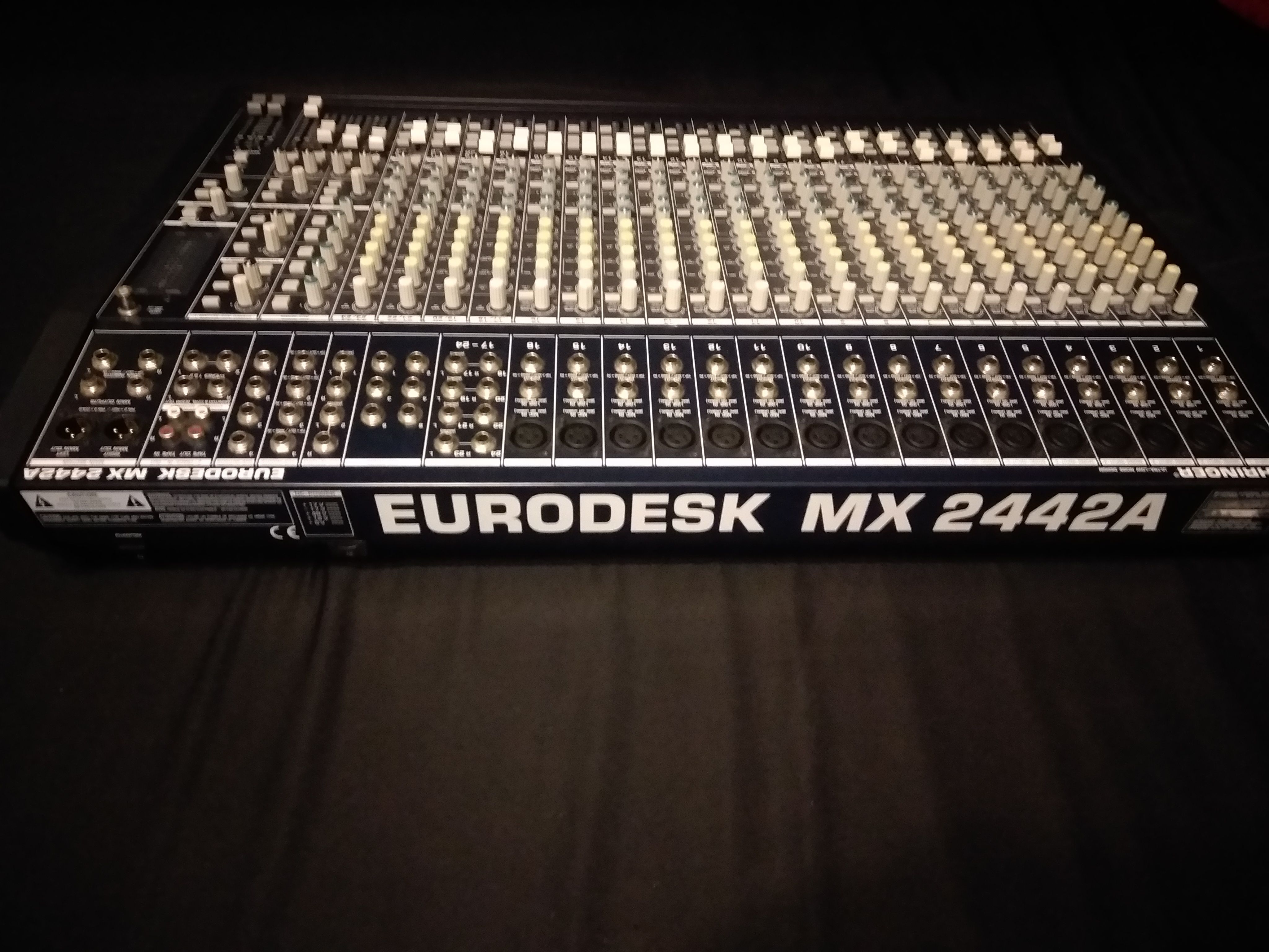 behringer mx8000 eurodesk console