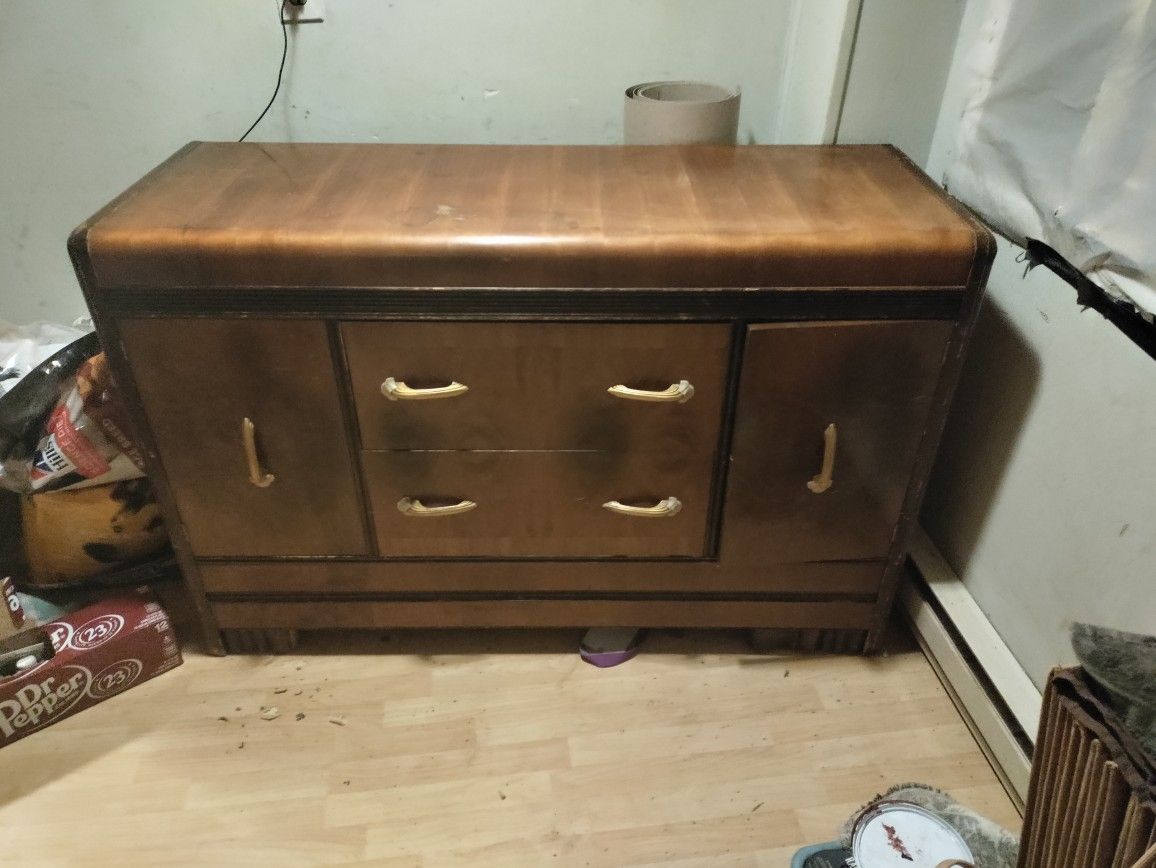 Amouire Dresser/ Cabnet