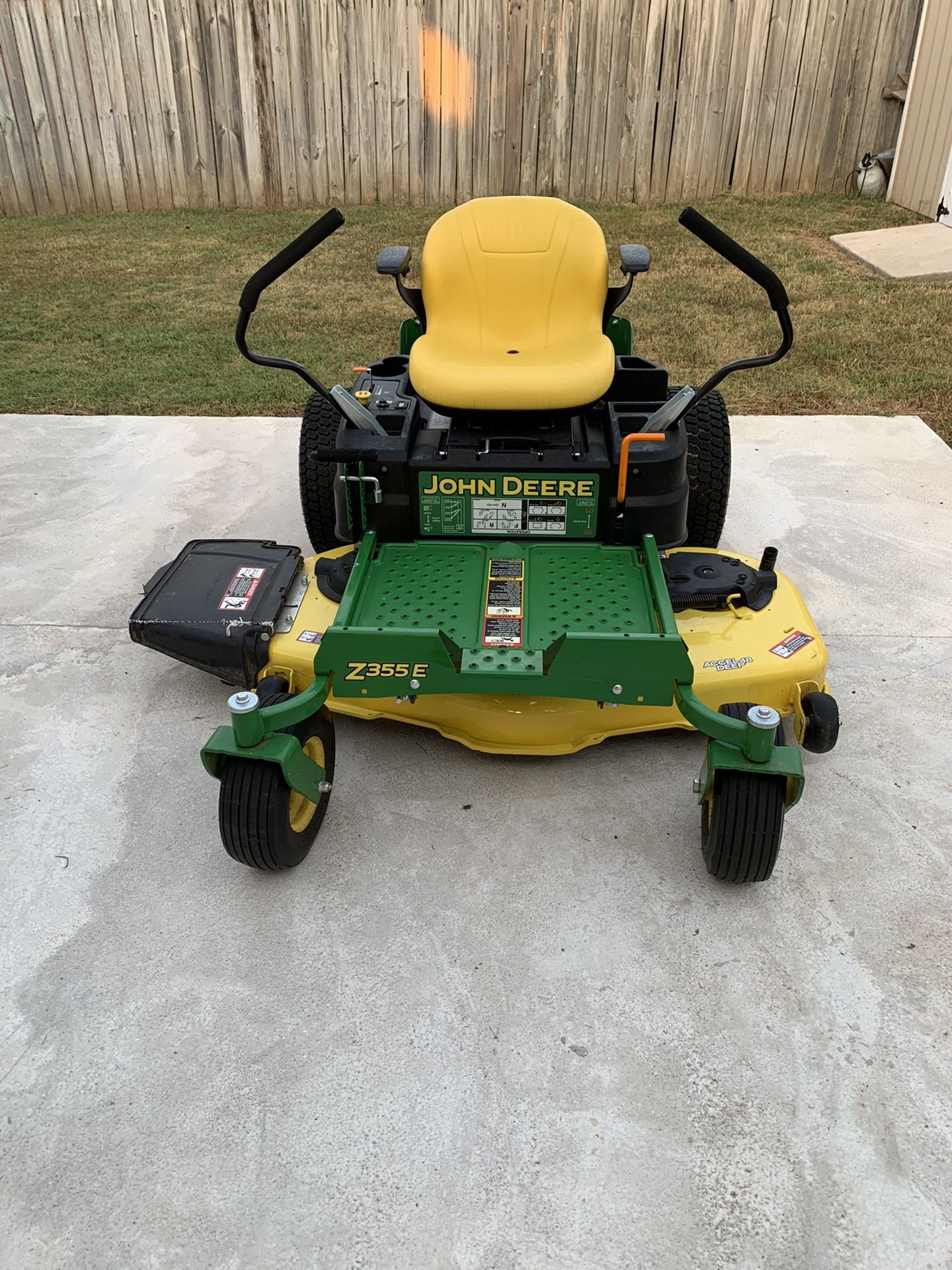 John Deere Zero Turn 355e 48 Deck 20 Hour On It