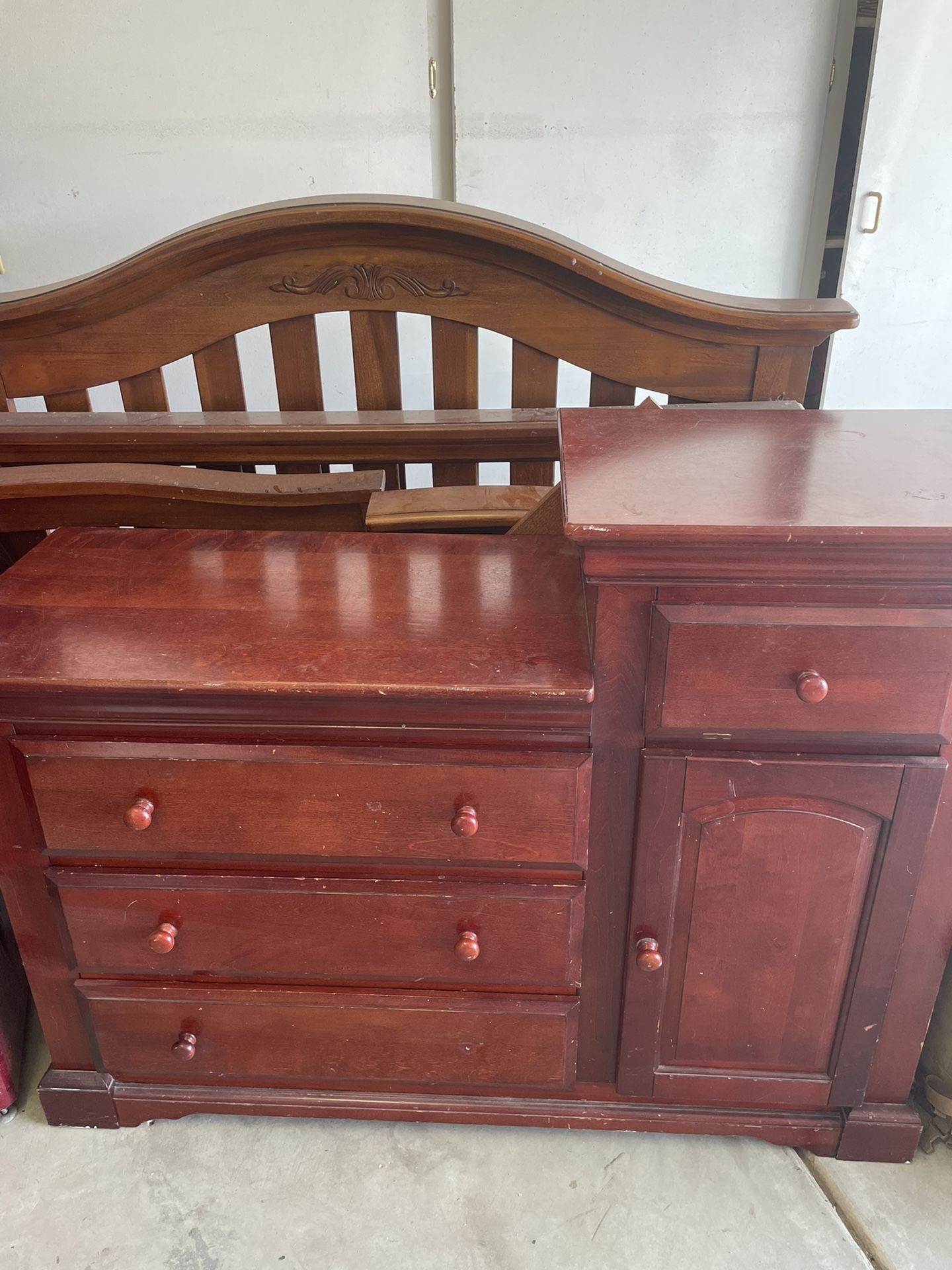 Changing Table / Dresser