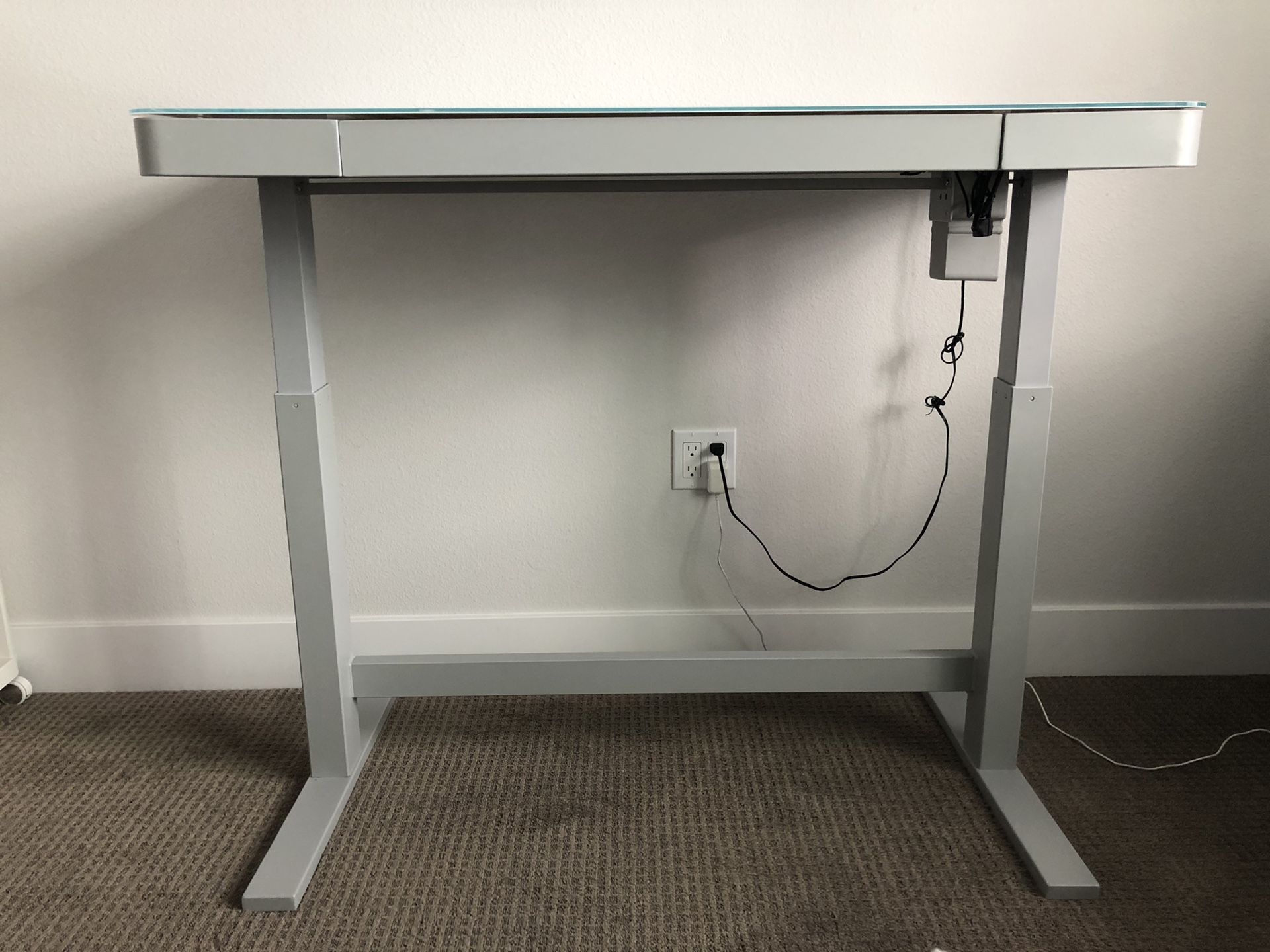 Tresanti adjustable height desk from Costco for Sale in San Diego, CA OfferUp