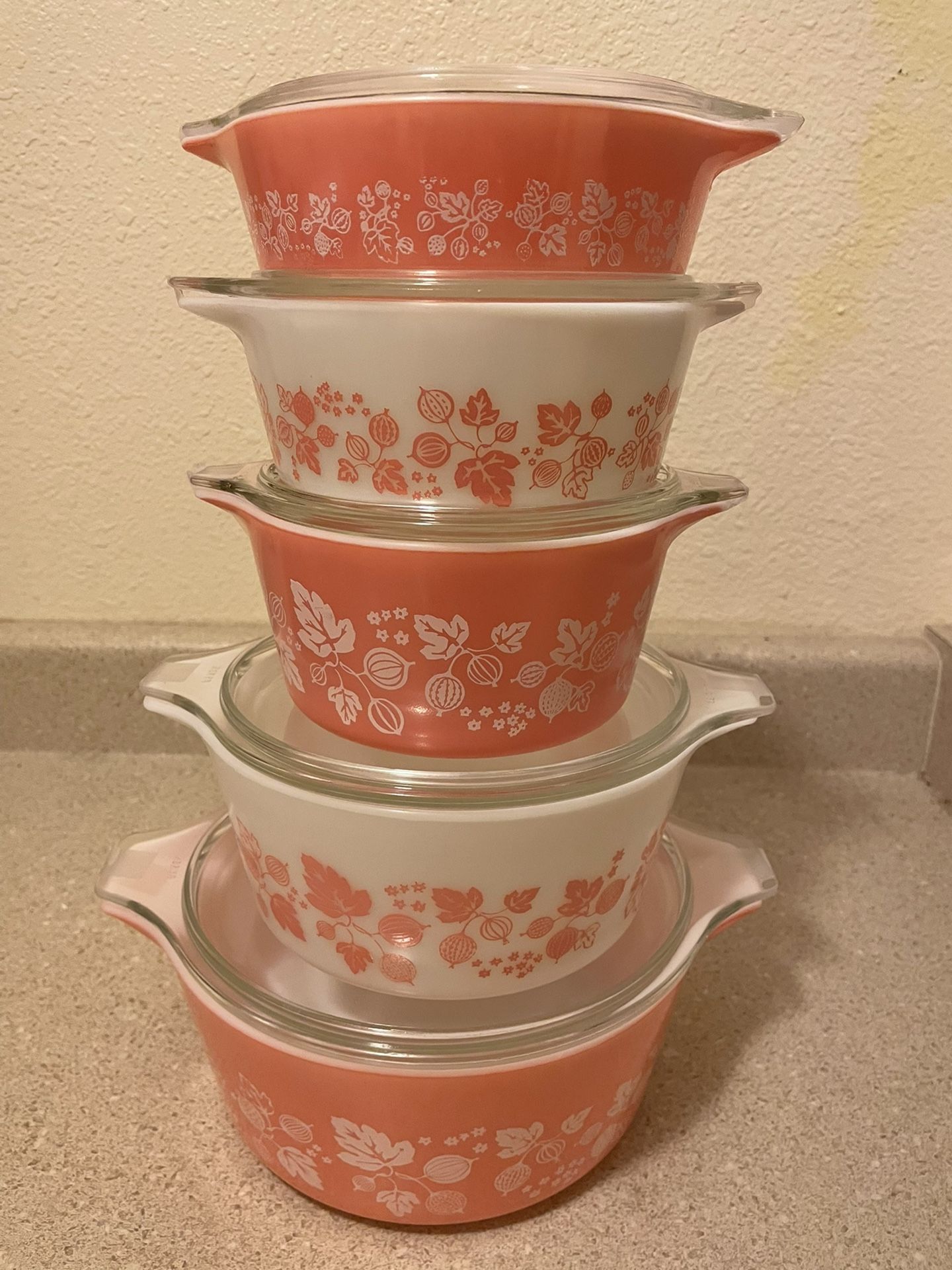 Beautiful 1950’s Pink Pyrex 6 piece Gooseberry Casserole Wedding Gift Set. All new like , Bright and Shiny condition