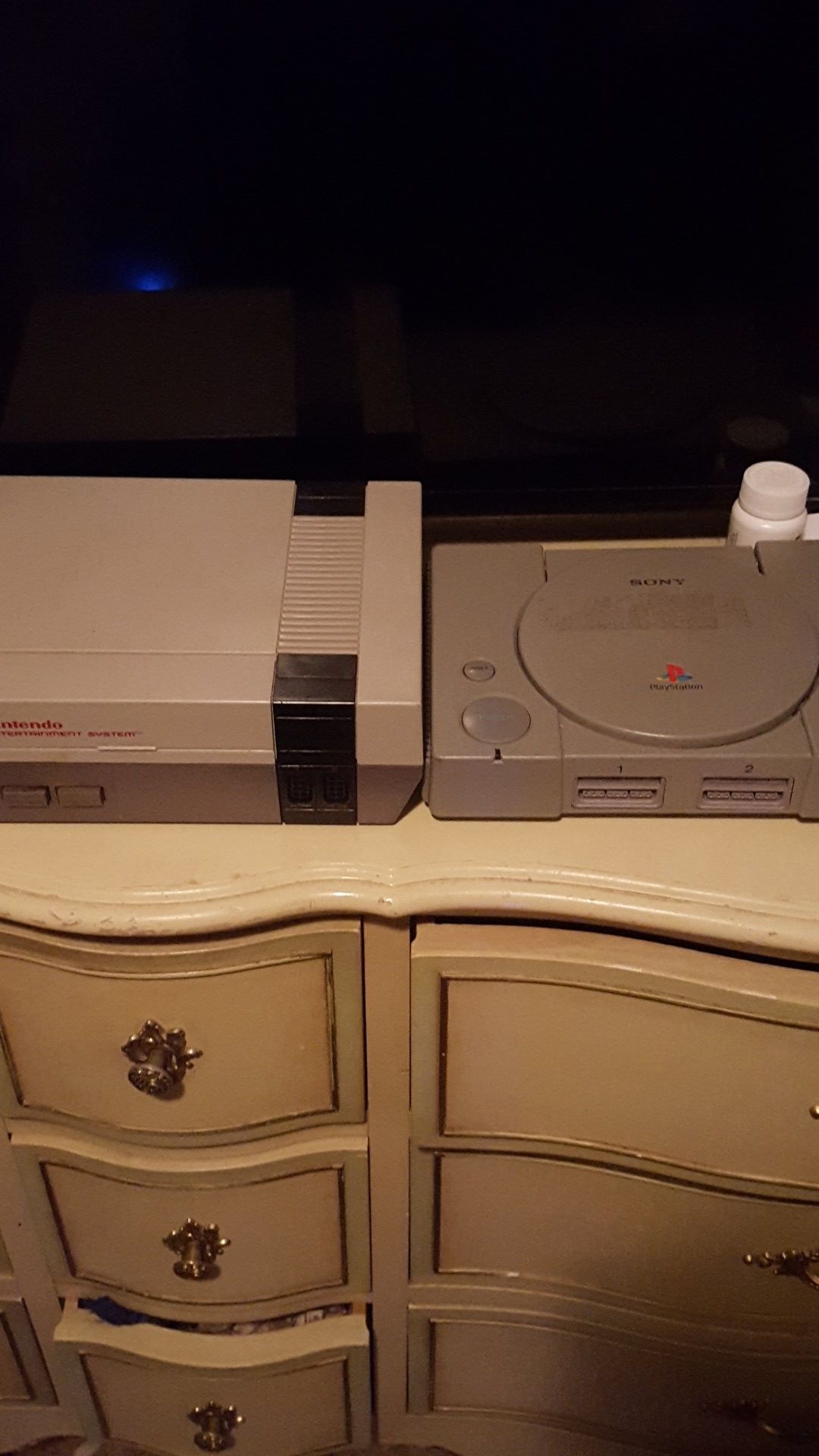 Original 1985 Nintendo nes, original PlayStation