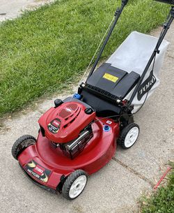 Toro Recycler 22 Self Propelled/Personal Pace Lawn Mower w 6.75hp Briggs & Stratton Motor w Bag Thumbnail