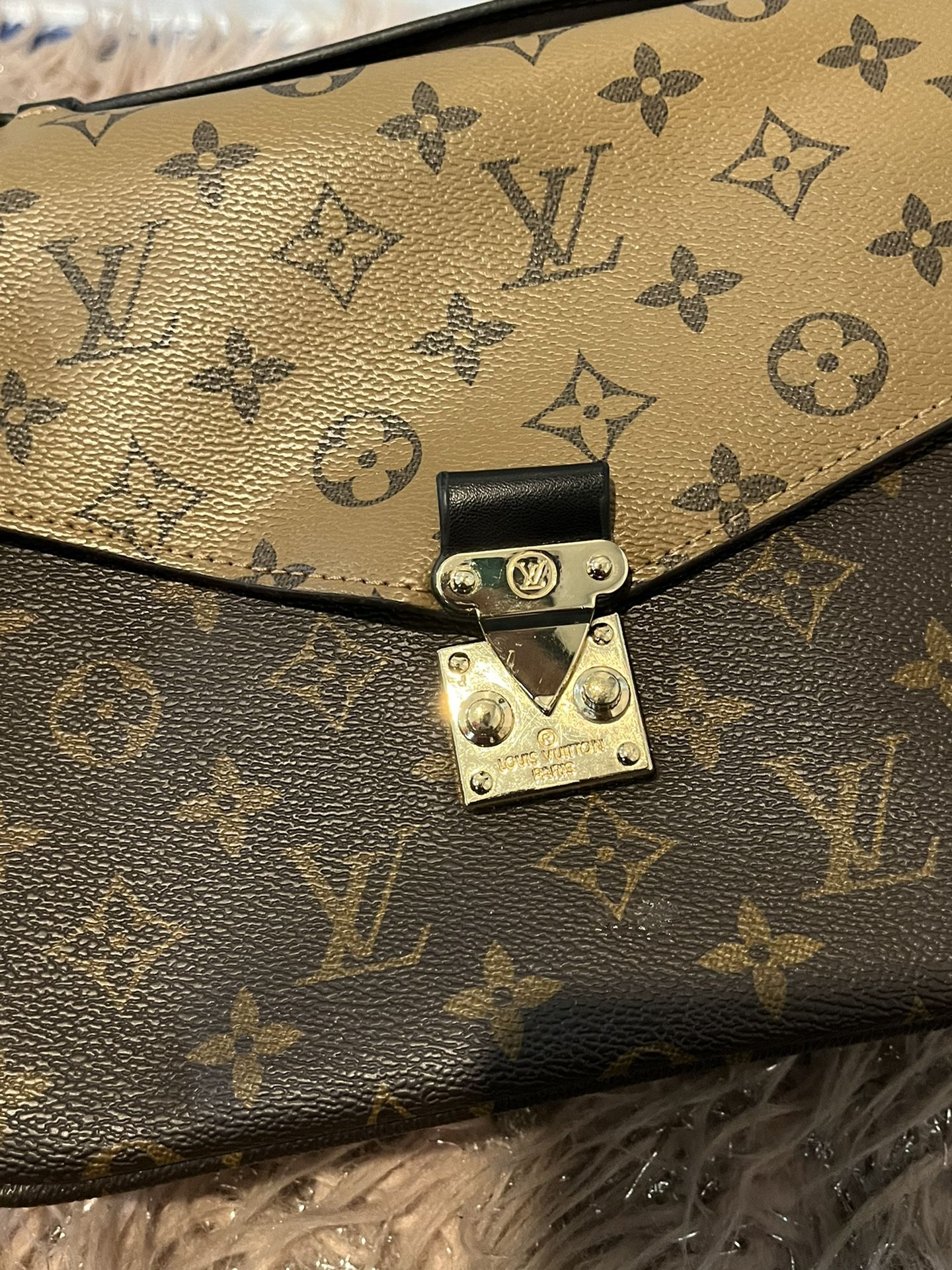 LV CROSSBODY BAG