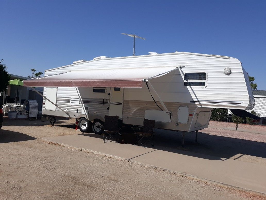 2006 Springdale 32 ft fifth wheel Bunkhouse for Sale in Surprise, AZ