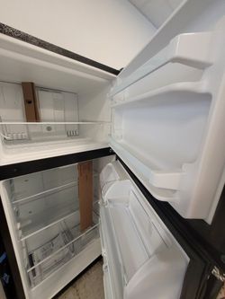 Amana Top Freezer Refrigerator New Open Box With 6month's Warranty  Thumbnail