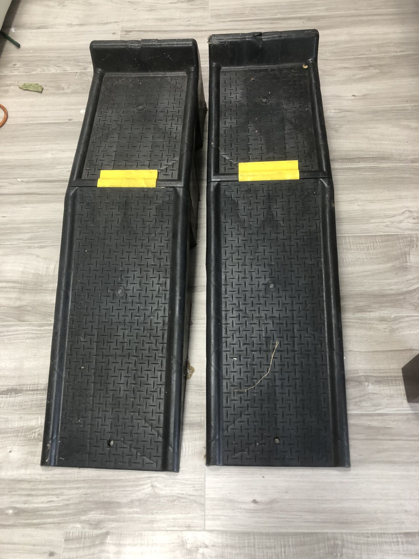 Car Rams Set Of 2
