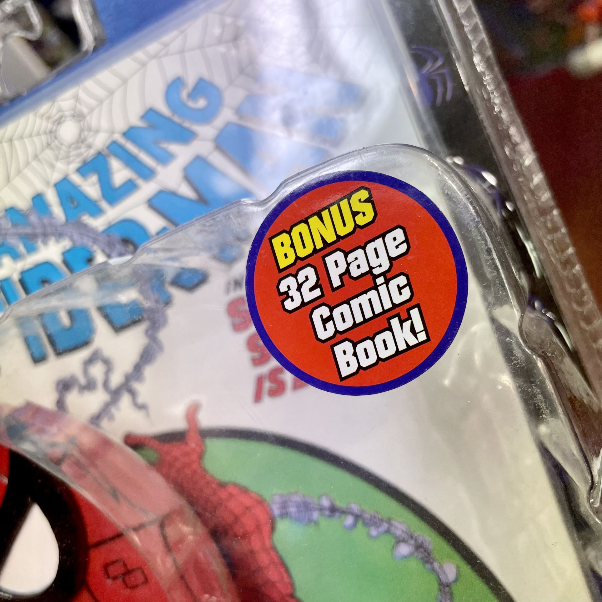 Vintage 2000 Toy Biz Spider-Man Classics 6” Action Figure Toy NIB - 30 Points Of Articulation, Wall Mountable Display Stand & 30 Page Comic Book