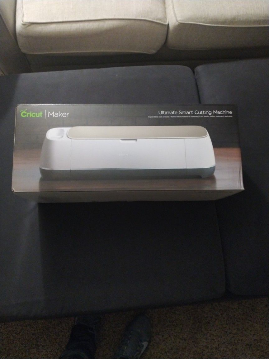 CRICUT MaKER ULT. SMART CUT MACHINE