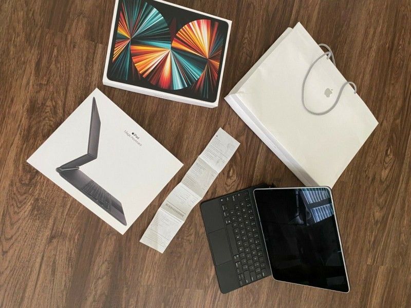 IPad Pro 12.9 5th Gen 128GB Cellular Wi-Fi w/ Magic Keyboard Silver