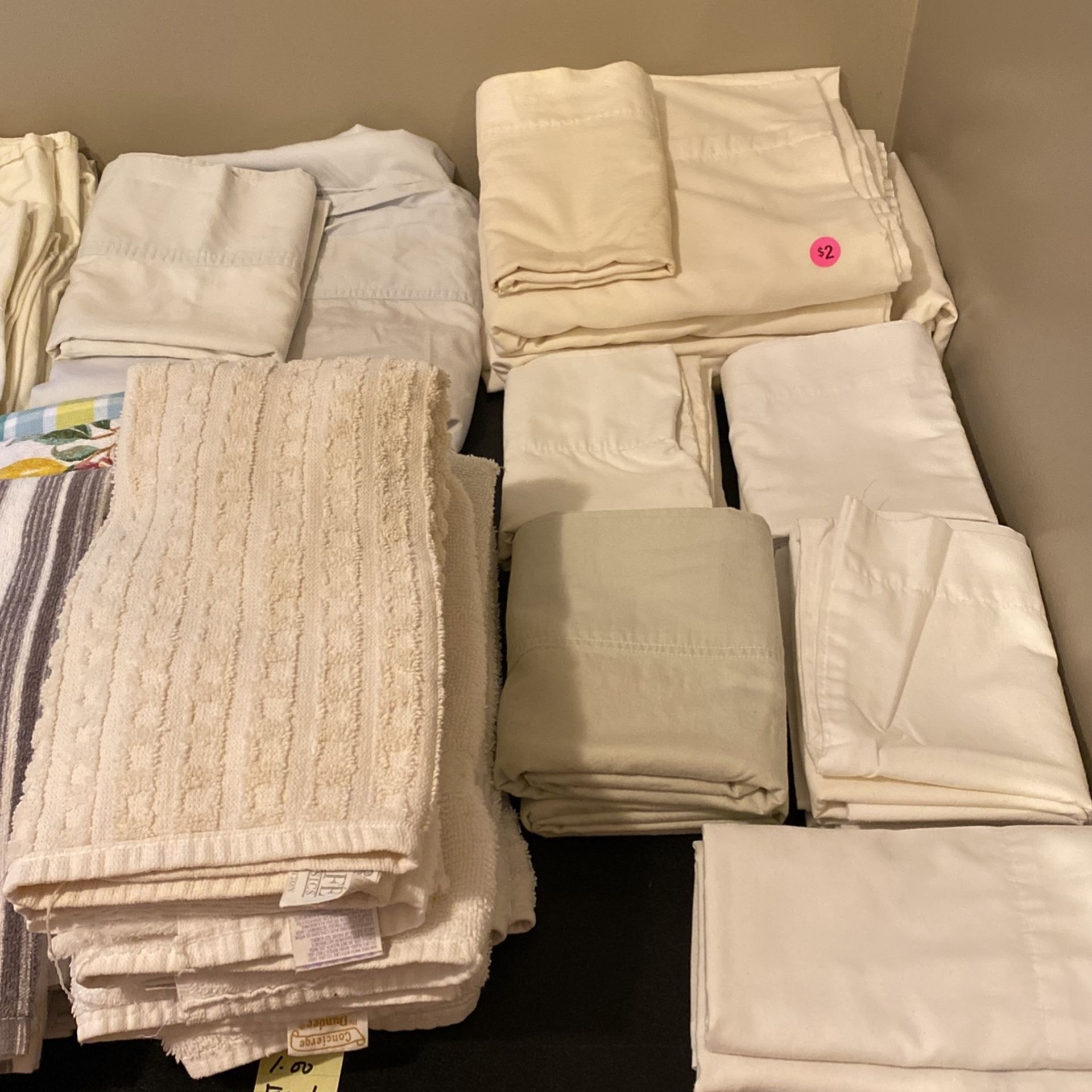 Sheets - Towels - Tablecloths