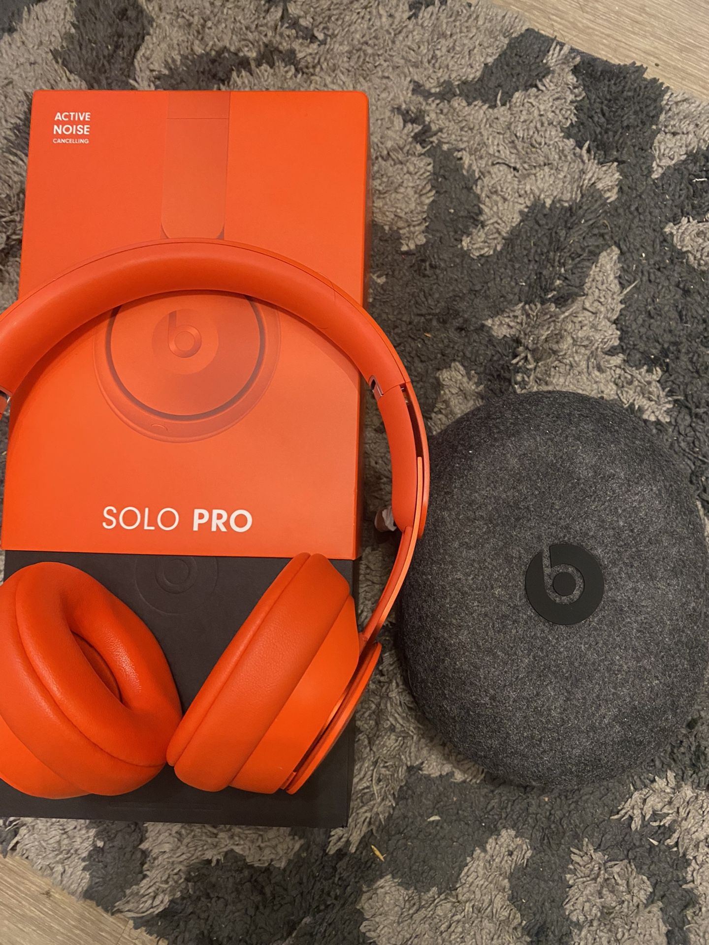 Beats Solo Pro Bluetooth Headphones 🍎