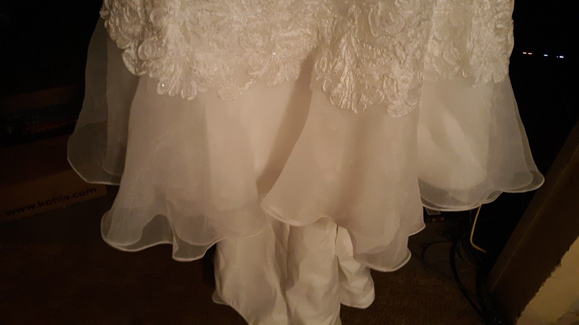 Size 8p wedding dress nwt never been worn