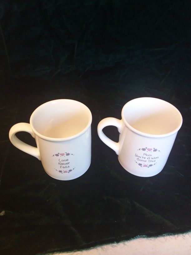 (2) VINTAGE 1995 PRECIOUS MOMENTS MUGS, MOM YOU'RE A WISH COME TRUE AND LOVE NEVER FAILS