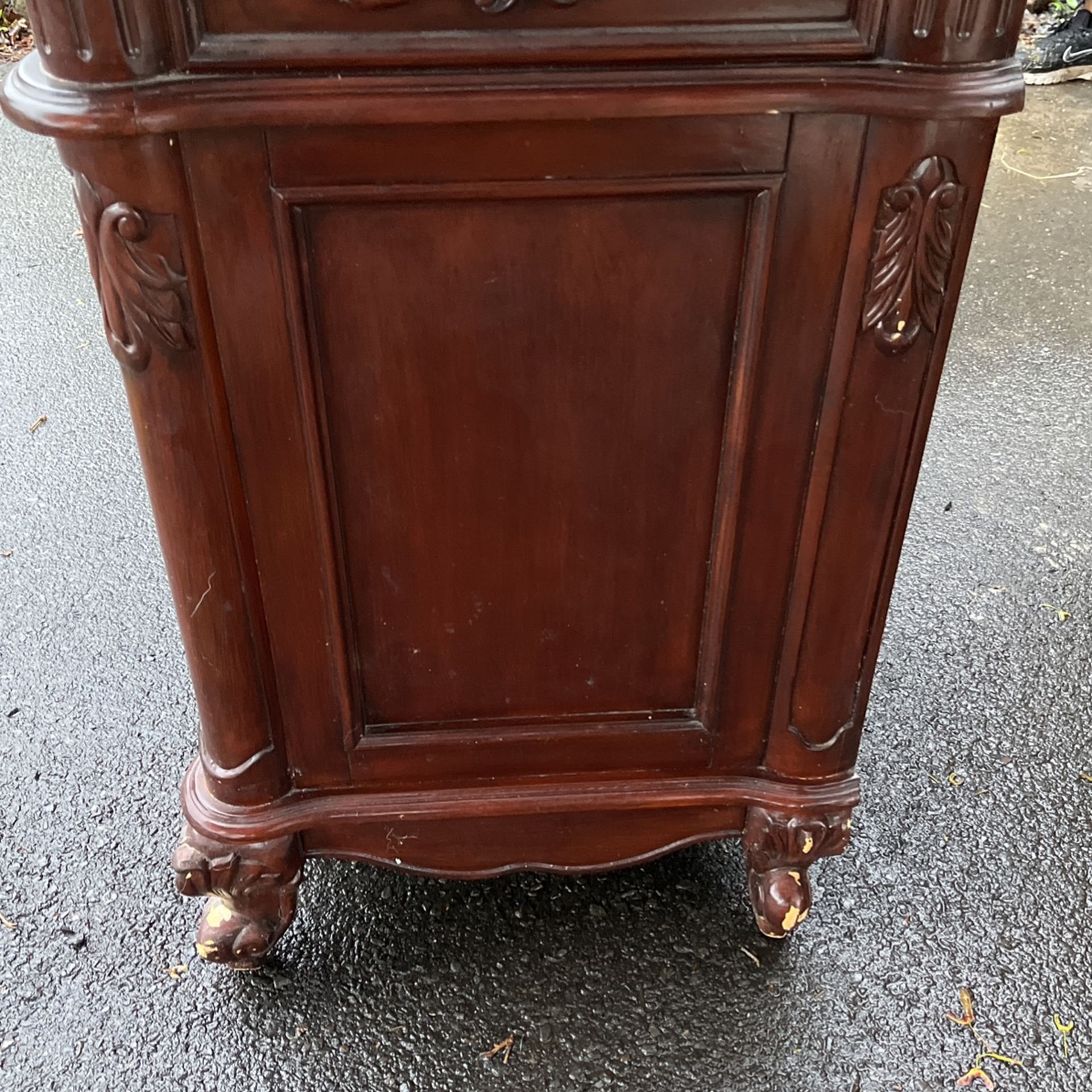 ornate sink marble top and matching splash ( not in photos yet)