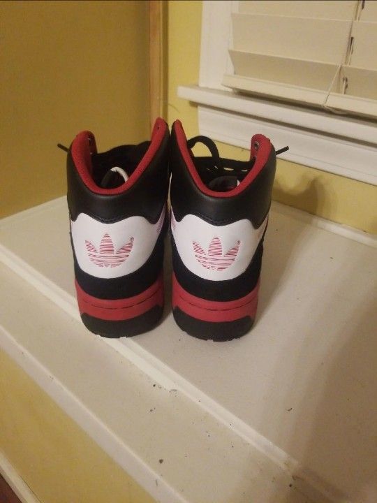 Adidas Youth Size 5.5