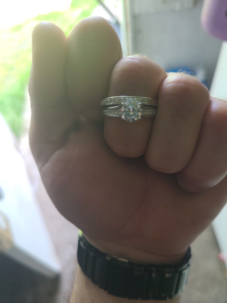 Womens Engagement/wedding Ring Set Paid 850 Size9