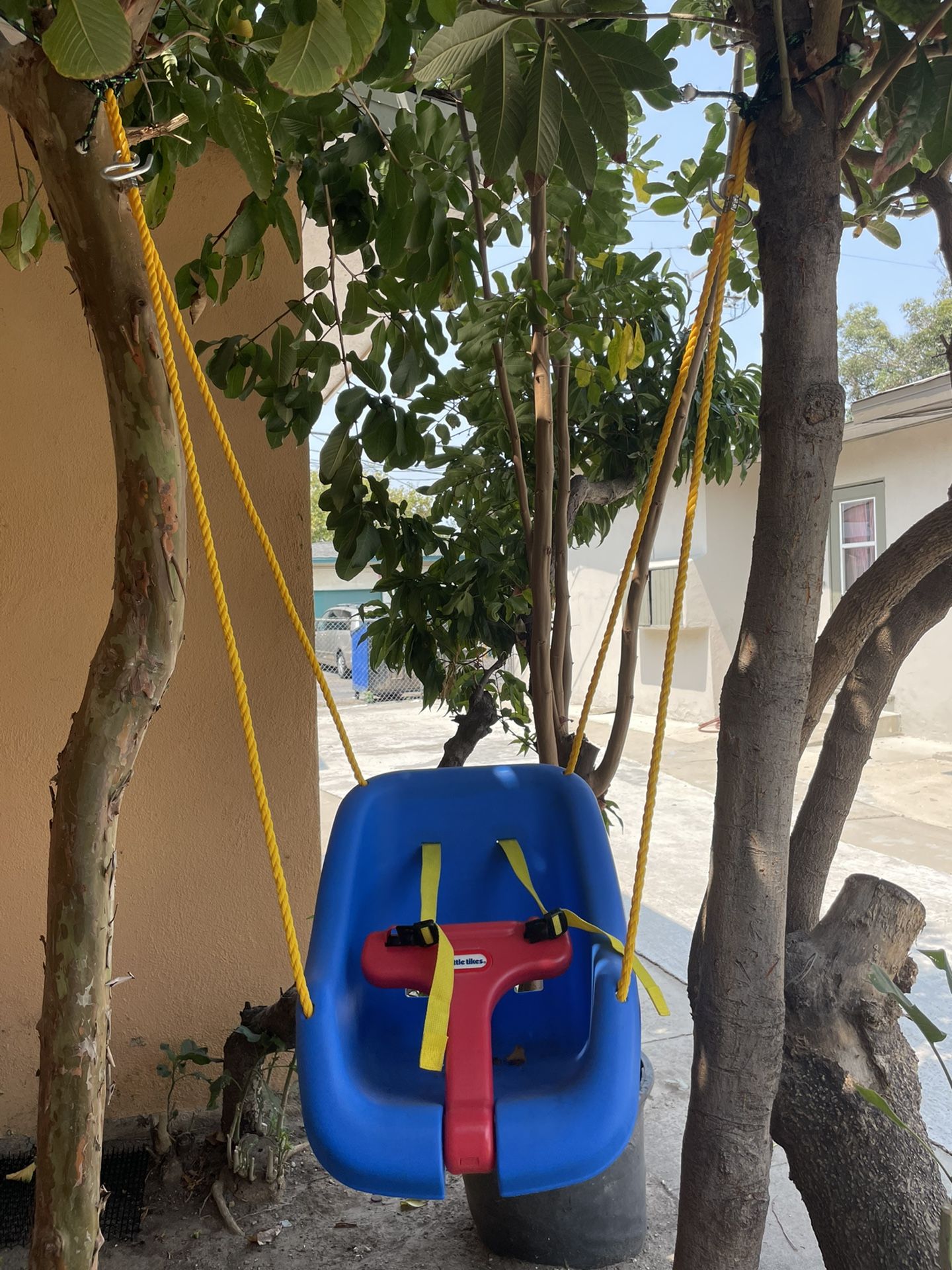 Little Tikes 2-In-1 Snug And Secure Swing