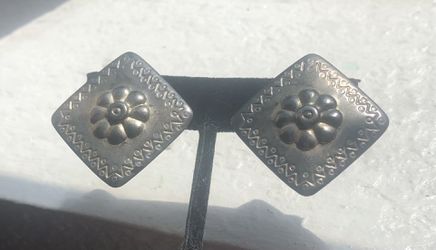 Vintage Silver Tone Clip On Earrings Diamond Shaped A0737 Thumbnail