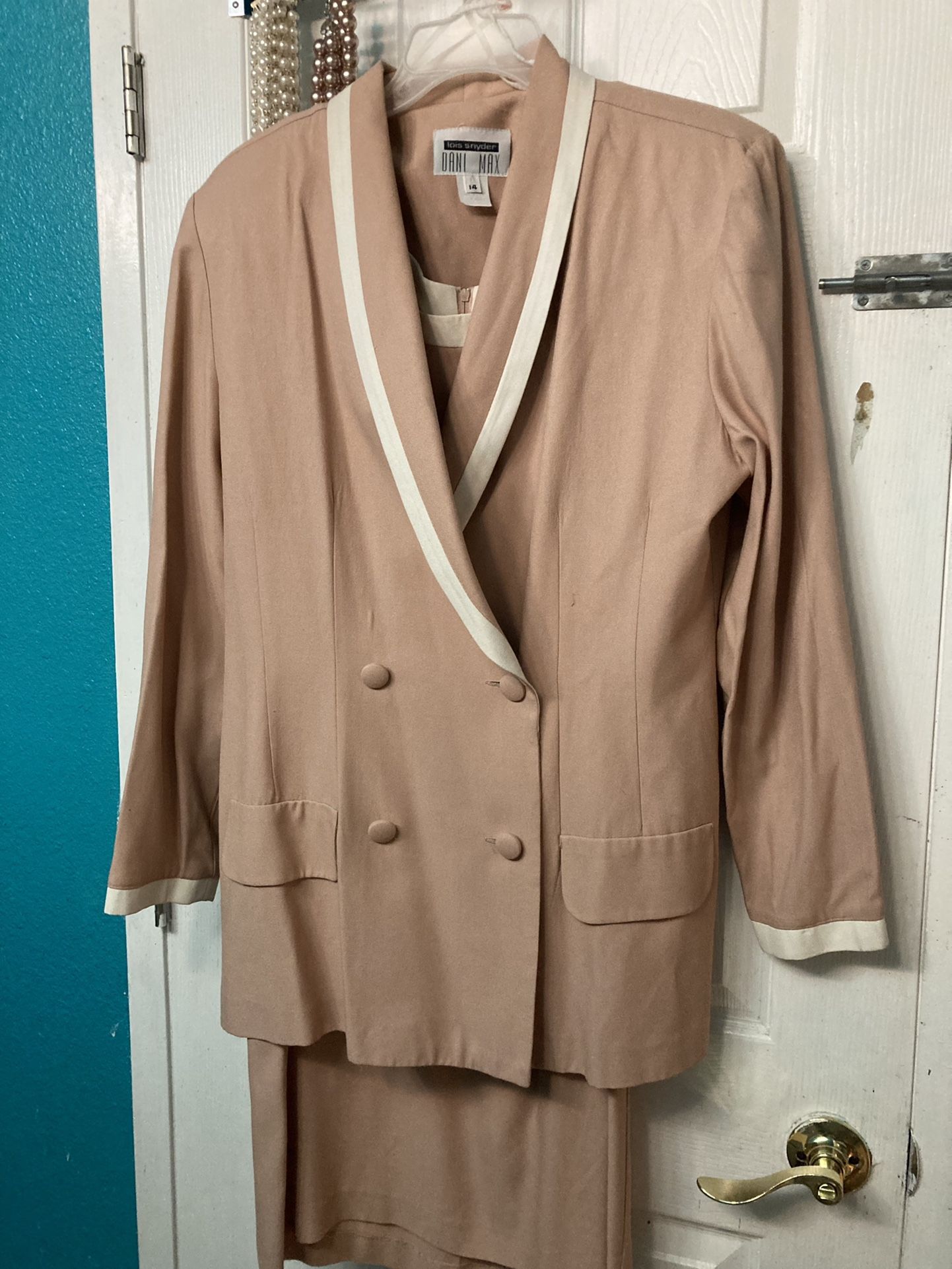 Lois Snyder Dani max Pink Dress Suit
