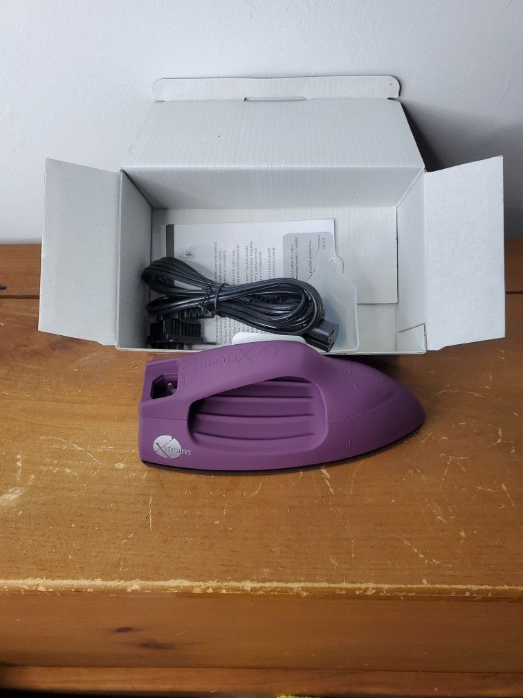 Steam Travel Fabric Steam iron in clean and excellent condition
