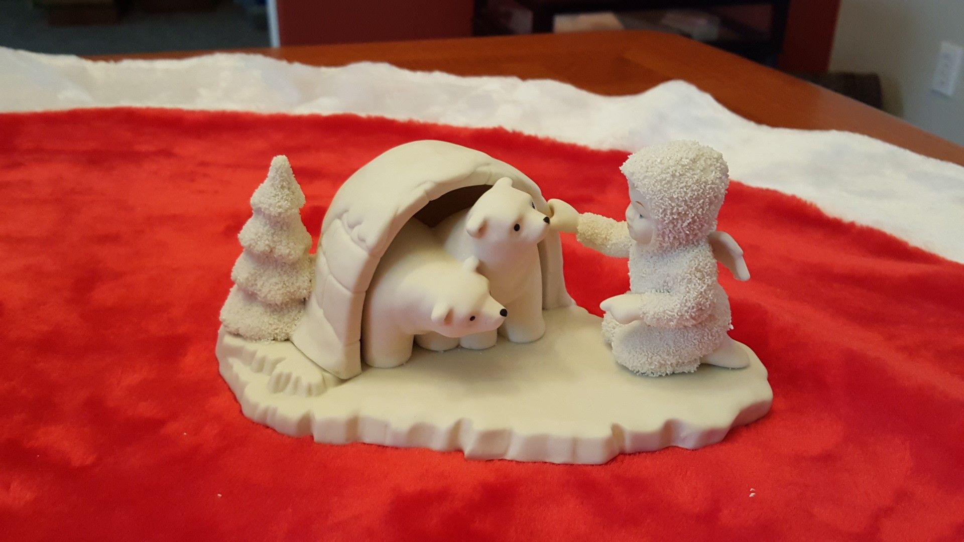 Snowbabies Porcelain Figurine "Look What I Found"