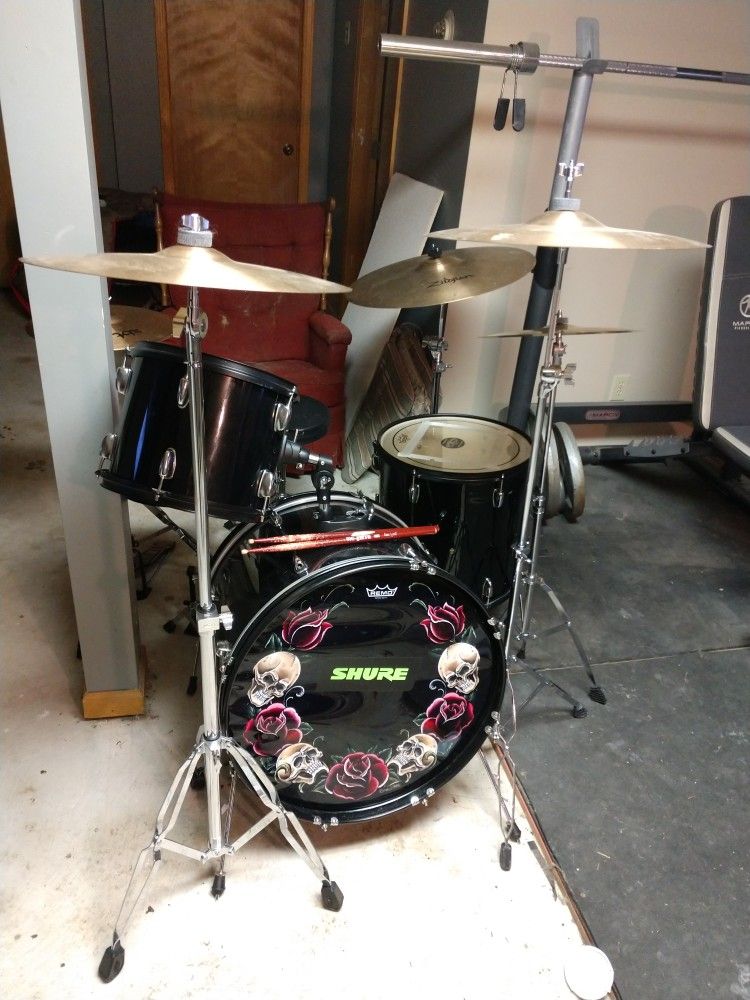 REMO 8 PIECE BLACK DRUM KIT