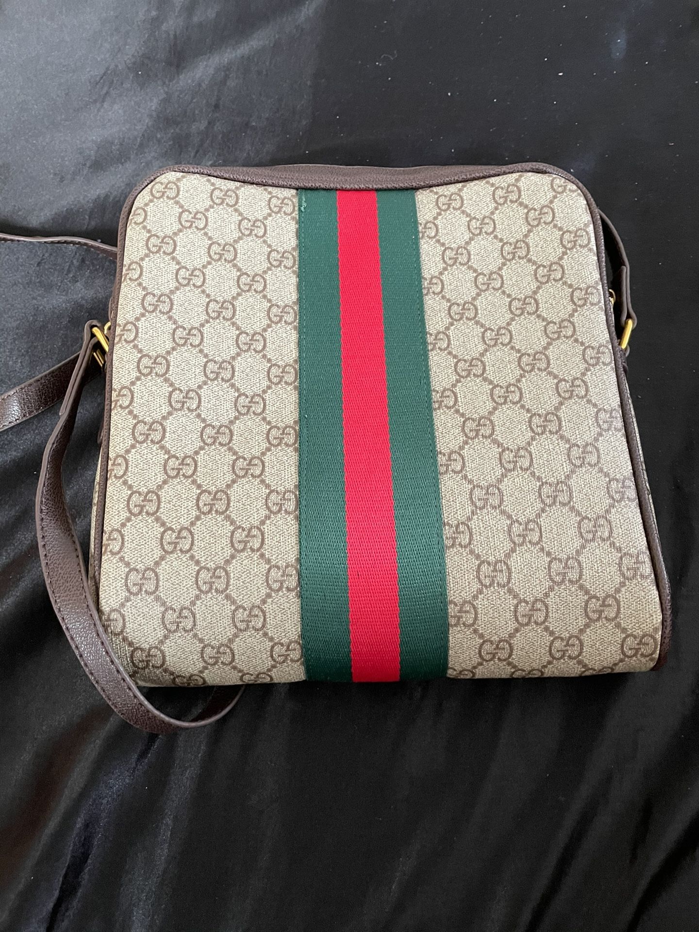 Gucci Bag Barely Used Looks New