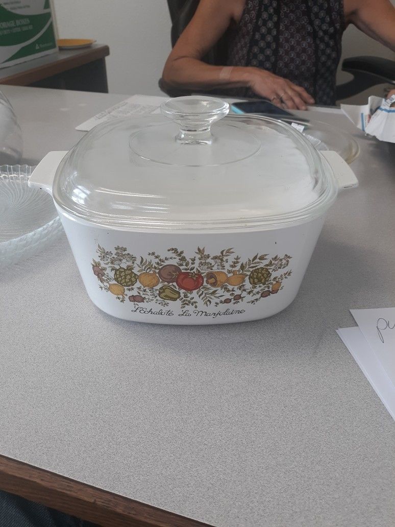 Pyrex Corningware Spice Of Life 3 QT Square Casserole Dish With Lid