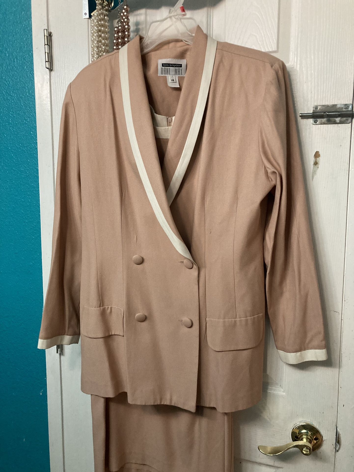 Lois Snyder Dani max Pink Dress Suit