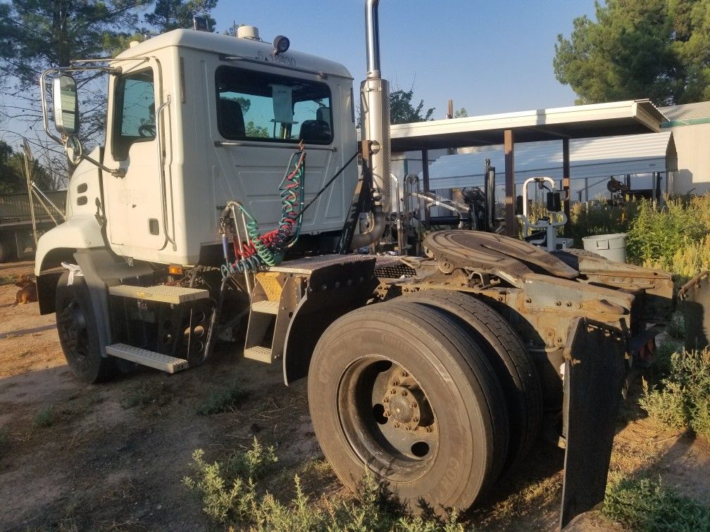 2007 Mack CXN612 tractor semi