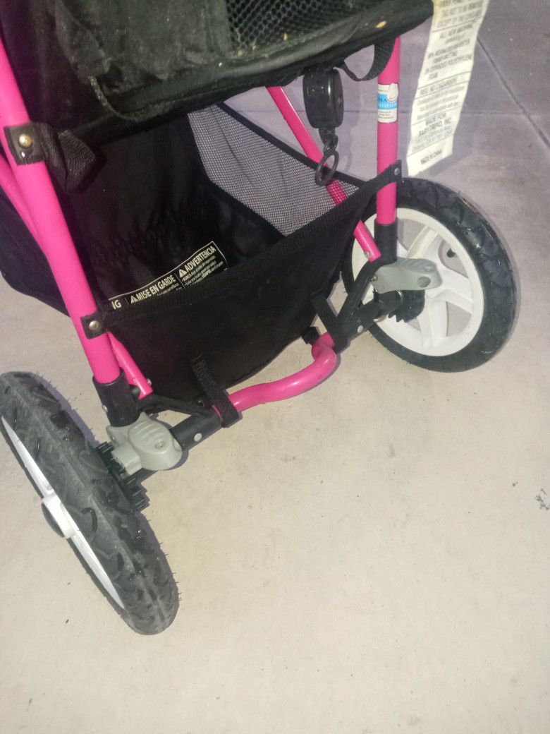 Hello Kitty 3 Wheel Stroller