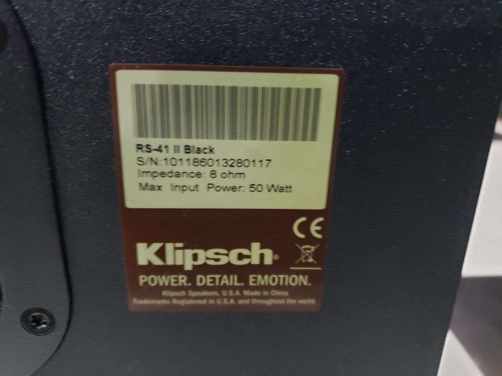Klipsch RS 41 II 400 Watts Peak (Pair) Bookshelf or wall speakers like new, perfect working, amazing
