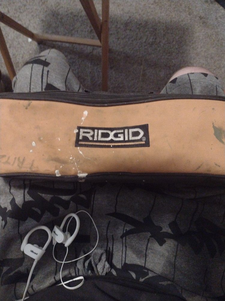 RiDGiD Reciprocating Saw -1 Handed
