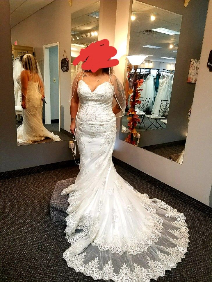 Maggie Sottero BRIDAL GOWN. NEVER WORN . IVORY SIZE 16