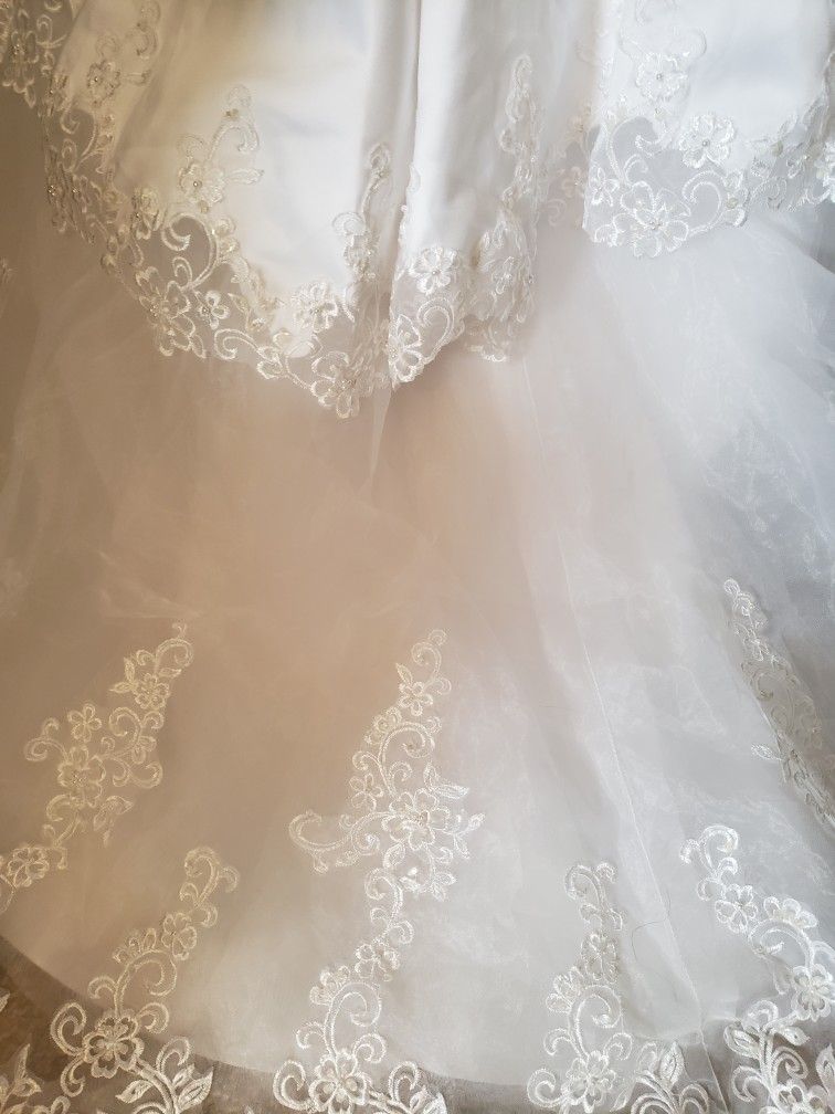 David's Bridal Mermaid Style Petite Wedding Gown 2P