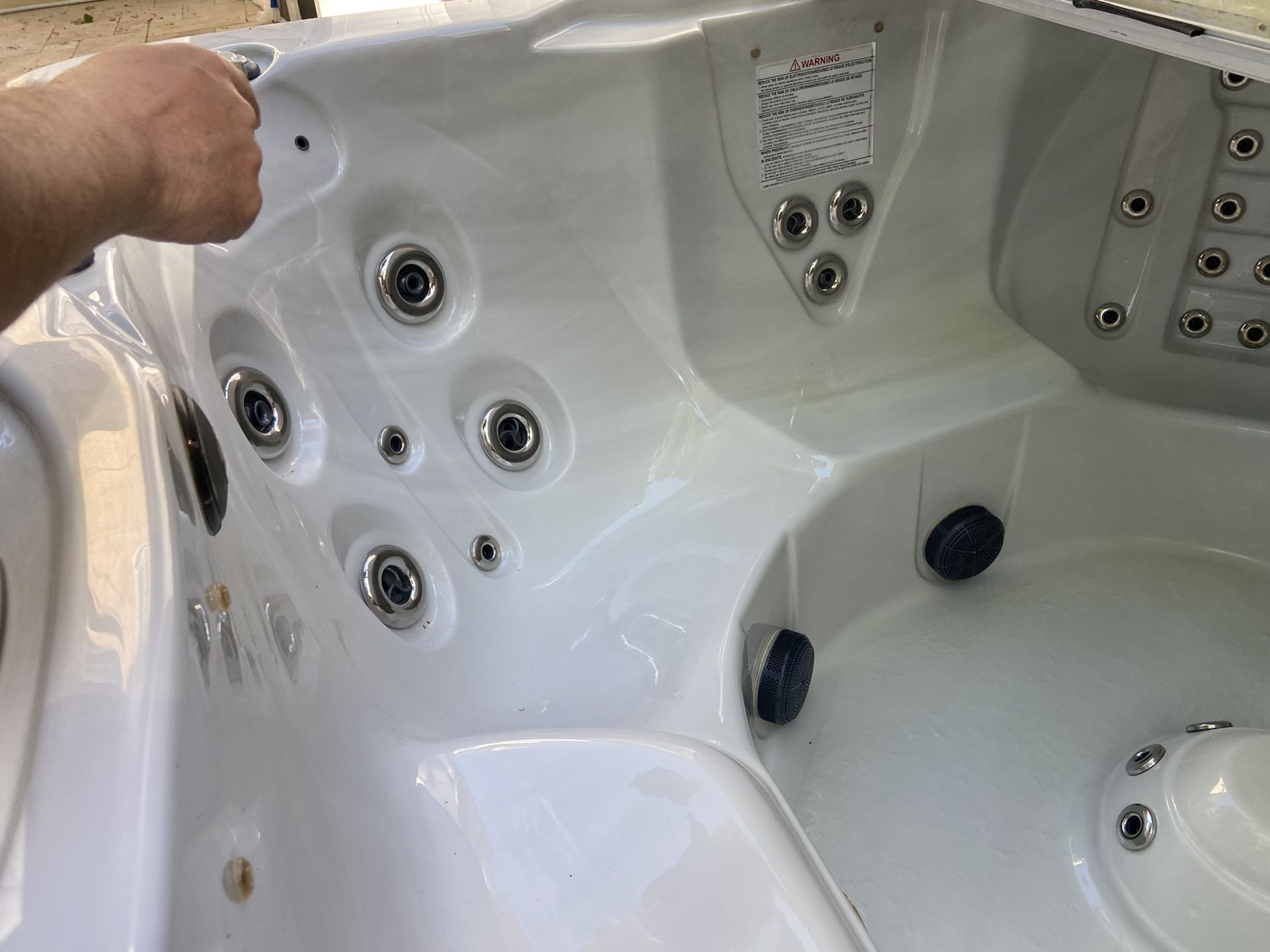 Hot Tub in fully working order,needs new framing,seats 6