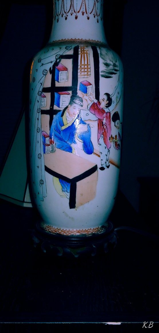 19in Vintage Porcelain Oriental Lamp