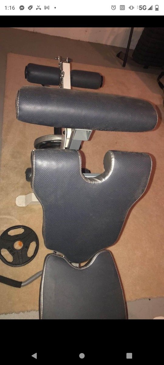 POWERHOUSE WEIGHT BENCH WITH 300 LB OLYMPIC WEIGHT SET ( LIKE NEW & DELIVERY AVAILABLE TODAY)